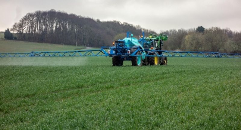 Safra 2024/25 reduz uso de fertilizantes, mas projeta colheita recorde para 2025